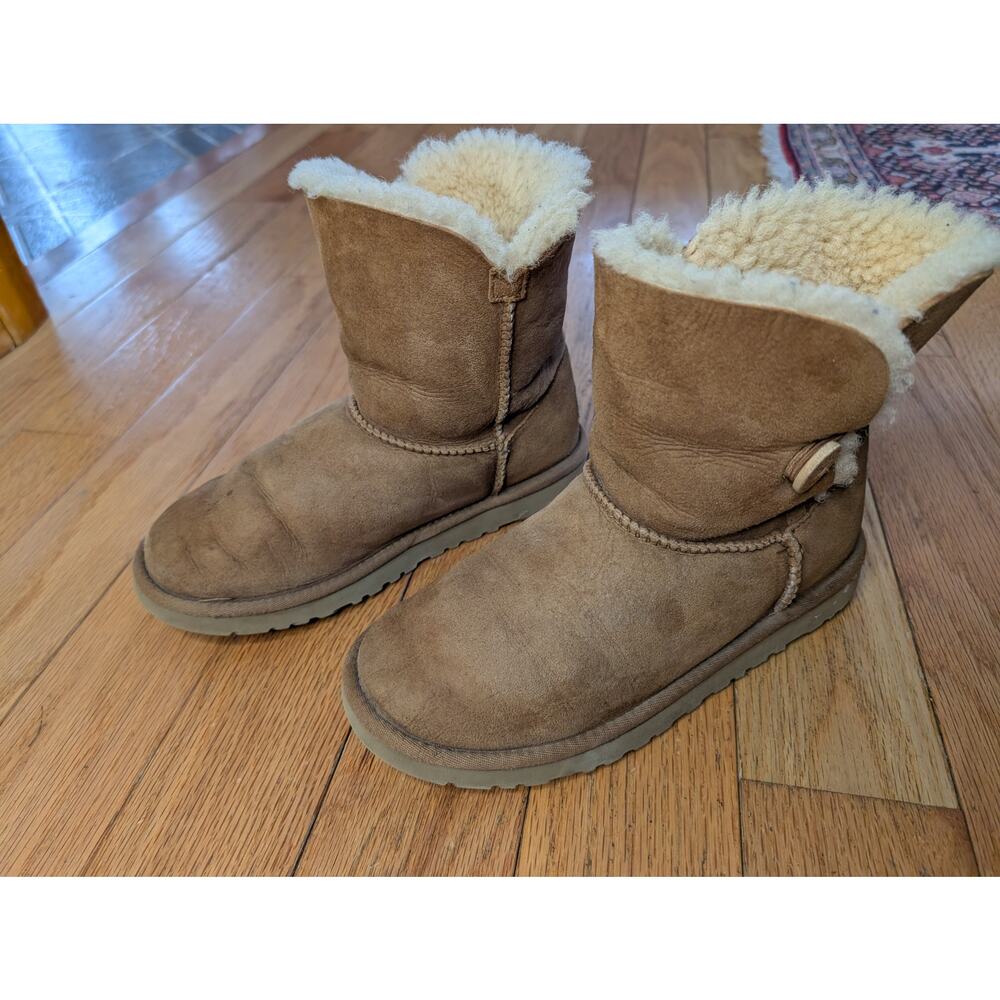 UGG Bailey Button Boot Women's 5 Chestnut Tan Suede Shearling S/N 5991Y